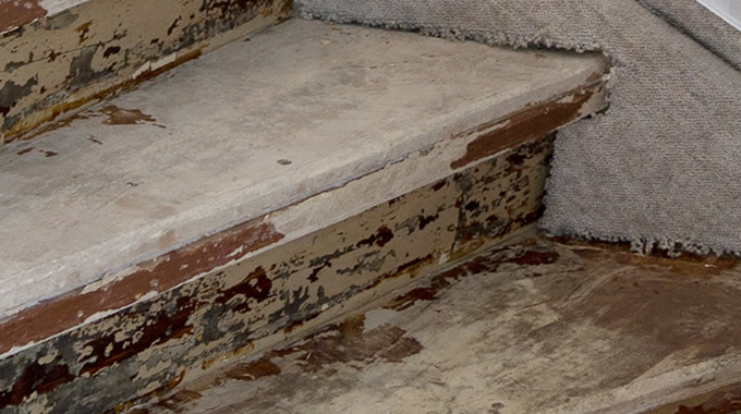 Treppe mit Vinyl renovieren, Schritt 1 (Vorher)